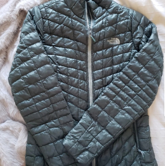 🚫SOLD🚫NORTH FACE THERMOBALL JACKET XS - Picture 2 of 8